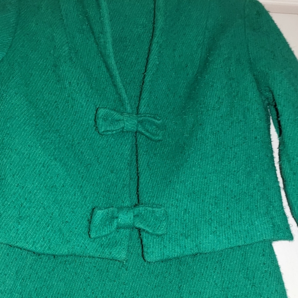 VINTAGE PETIT Handmade Emerald ILGWU 1980s Kelly Green Mohair Suit, Small/Petite - Picture 3 of 16